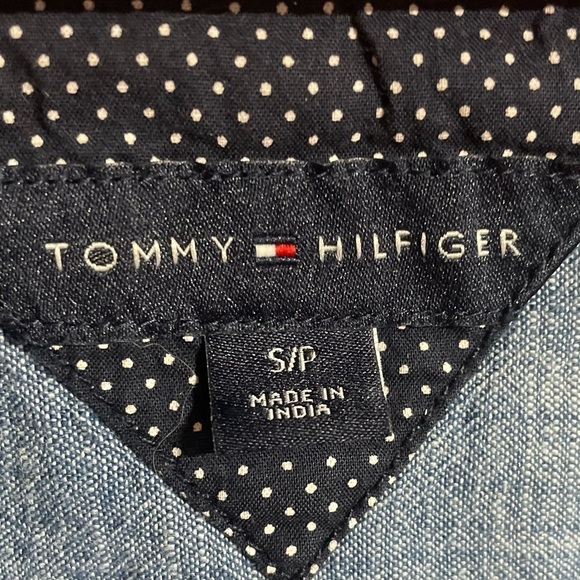Tommy Hilfiger Chambray 100% Cotton Button Down Shirt Sz Small - Picture 2 of 4